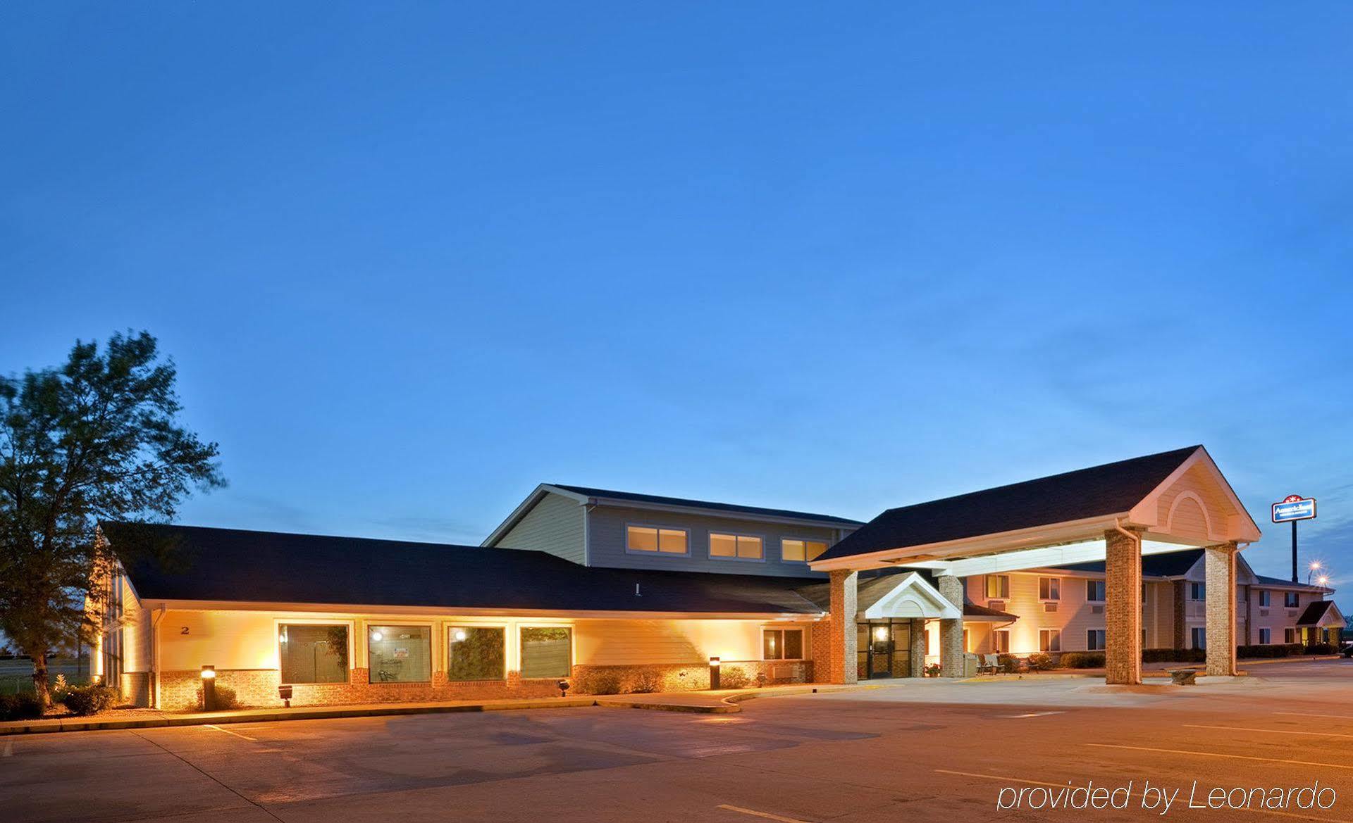 Americinn By Wyndham West Burlington Exterior photo