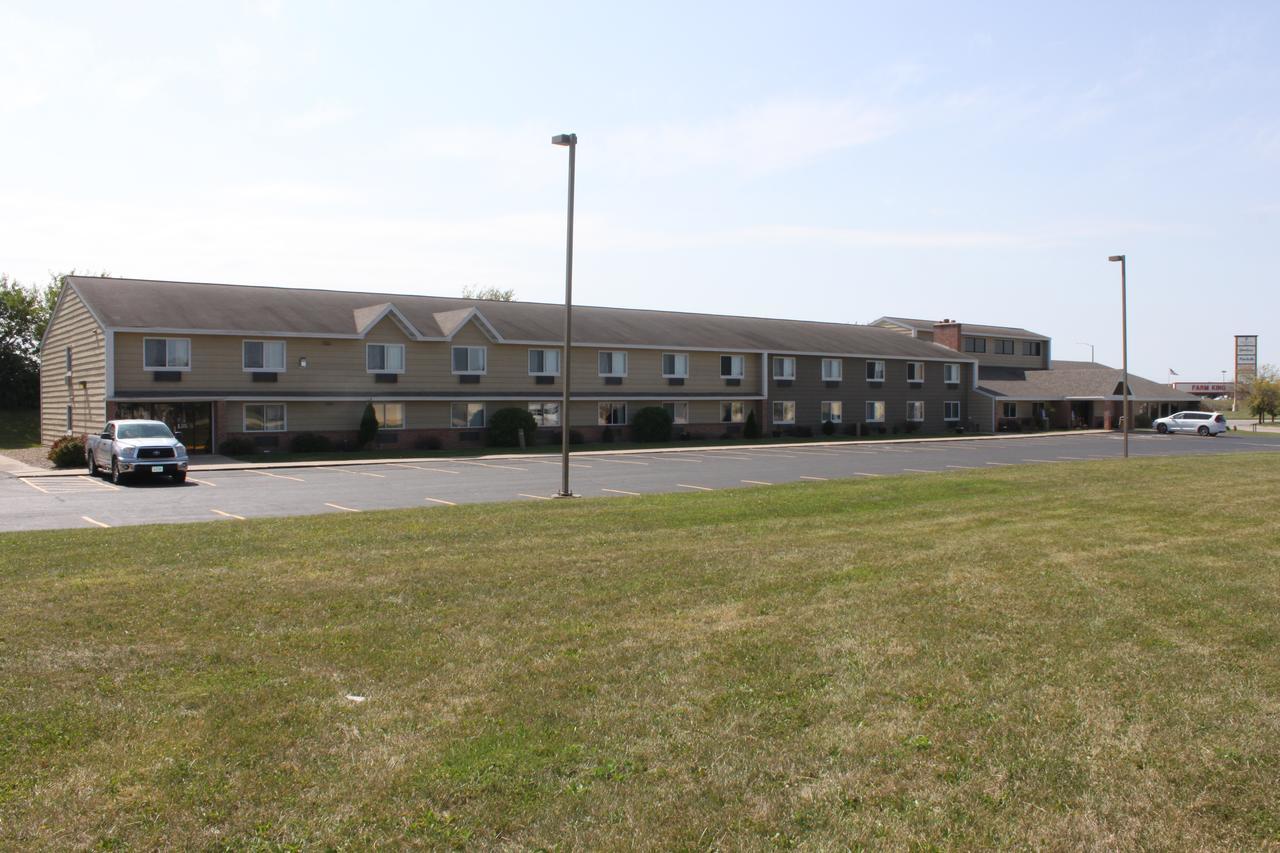 Americinn By Wyndham West Burlington Exterior photo